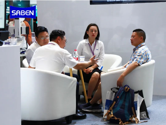 德國進口蔡司三坐標測量儀在工業博覽會客戶洽談 德國進口蔡司三坐標測量儀在工業博覽會客戶洽談